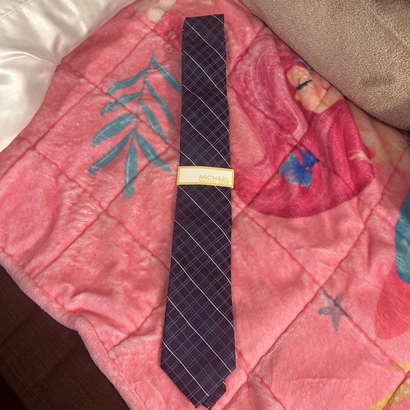 SALE 🔥🔥Michael Kors Designer Neck Tie: Color: Blue. New! - Picture 2 of 2